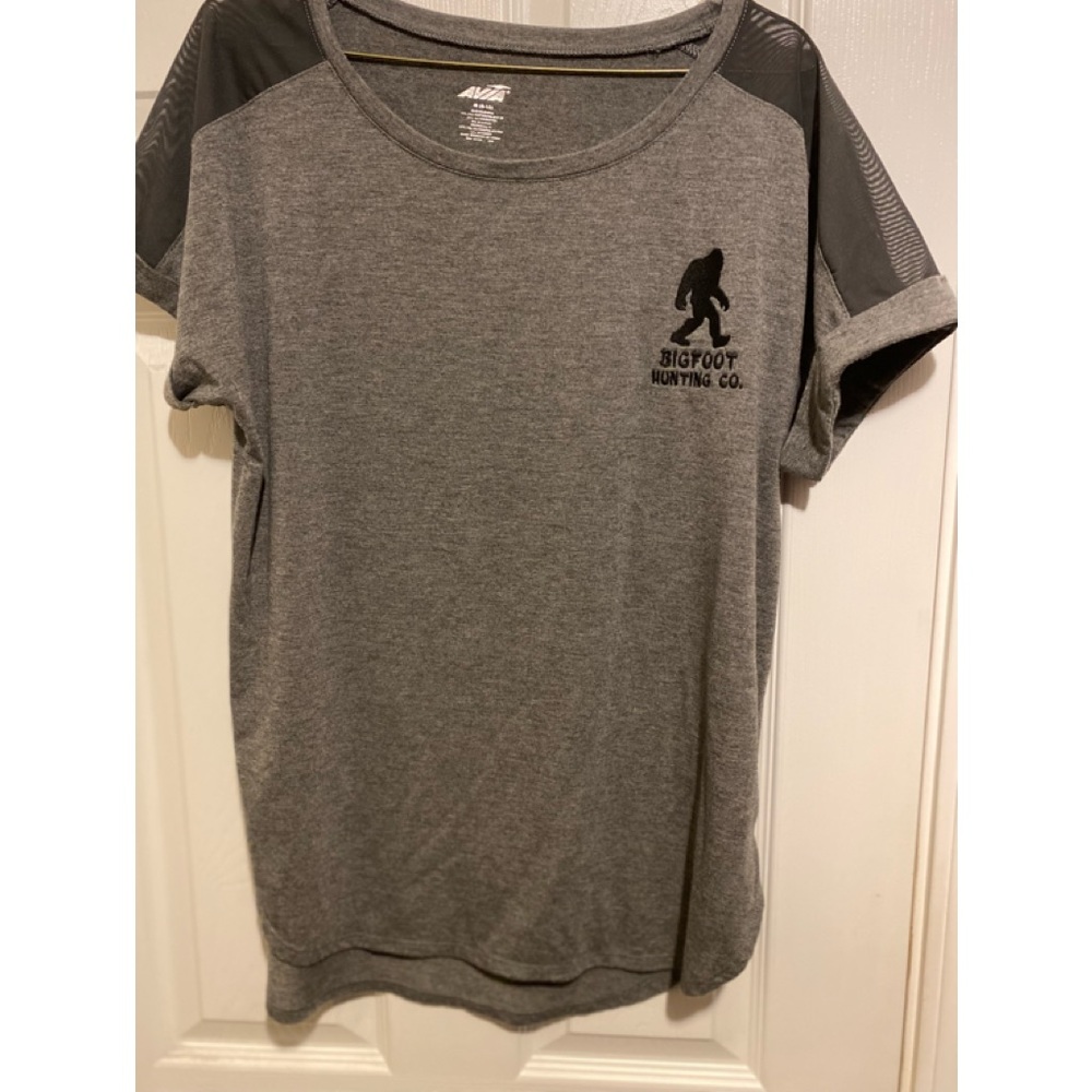 Ladies Avia shirt- size medium.